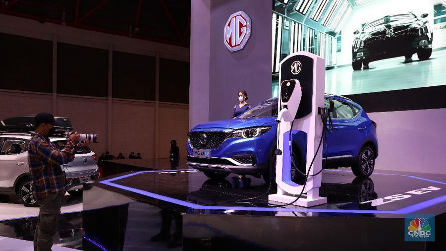 Pameran Otomotif IIMS Hybrid 2021 di JiExpo Kemayoran, Jakarta. CNBC Indonesia/Andrean Kristianto