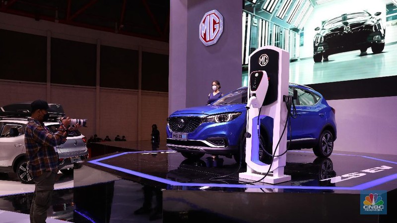 Pameran Otomotif IIMS Hybrid 2021 di JiExpo Kemayoran, Jakarta. CNBC Indonesia/Andrean Kristianto