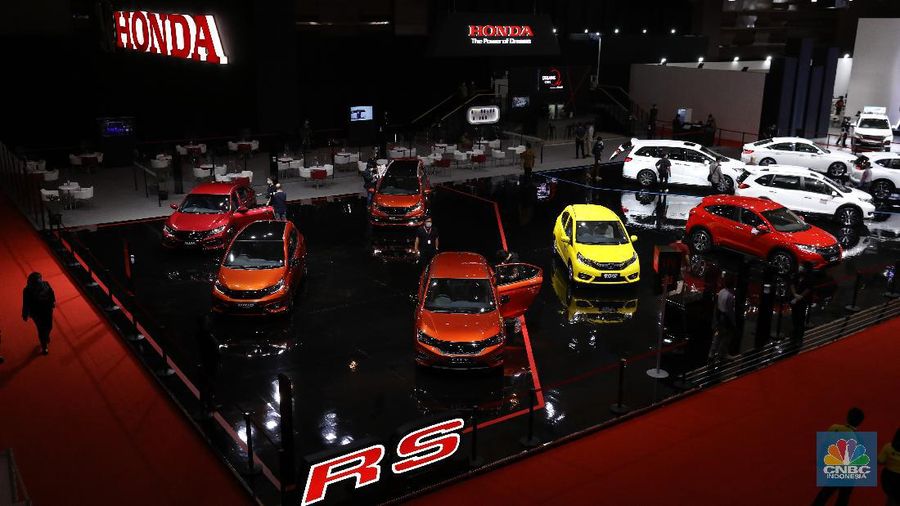 Pameran Otomotif IIMS Hybrid 2021 di JiExpo Kemayoran, Jakarta. CNBC Indonesia/Andrean Kristianto