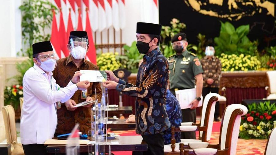 Peluncuran gerakan cinta zakat dan penyerahan zakat kepada Badan Amil Zakat Nasional, Kamis (15/04/2021). Dok: Biro Pers Sekretariat Presiden