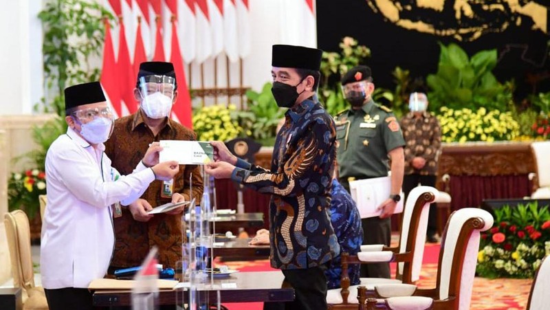Peluncuran gerakan cinta zakat dan penyerahan zakat kepada Badan Amil Zakat Nasional, Kamis (15/04/2021). Dok: Biro Pers Sekretariat Presiden