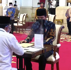 Pak Jokowi, Kapan Gaji PNS dan BUMN Dipotong Zakat 2,5%?