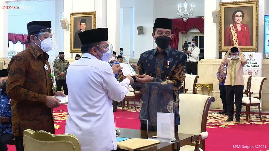Peluncuran gerakan cinta zakat dan penyerahan zakat kepada Badan Amil Zakat Nasional, Kamis (15/04/2021). Dok: Tangkapan layar Setpres RI