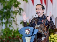 Ekonom Soroti Ambisi Jokowi di 2024, Apa yang Salah?