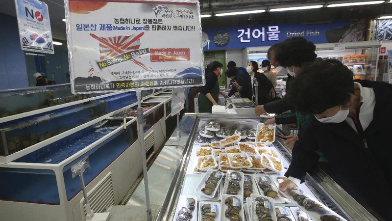 A notice denouncing the Japanese government's decision on releasing treated radioactive Fukushima water hangs at the seafood section of a grocery store in Seoul, South Korea, Friday, April 16, 2021. Japan's government announced Tuesday it would start releasing treated radioactive water from the wrecked Fukushima nuclear plant into the Pacific Ocean in two years. It's a move that's fiercely opposed by fishermen, residents and Japan's neighbors. The signs read: 