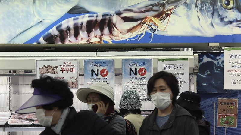 A notice denouncing the Japanese government's decision on releasing treated radioactive Fukushima water hangs at the seafood section of a grocery store in Seoul, South Korea, Friday, April 16, 2021. Japan's government announced Tuesday it would start releasing treated radioactive water from the wrecked Fukushima nuclear plant into the Pacific Ocean in two years. It's a move that's fiercely opposed by fishermen, residents and Japan's neighbors. The signs read: 