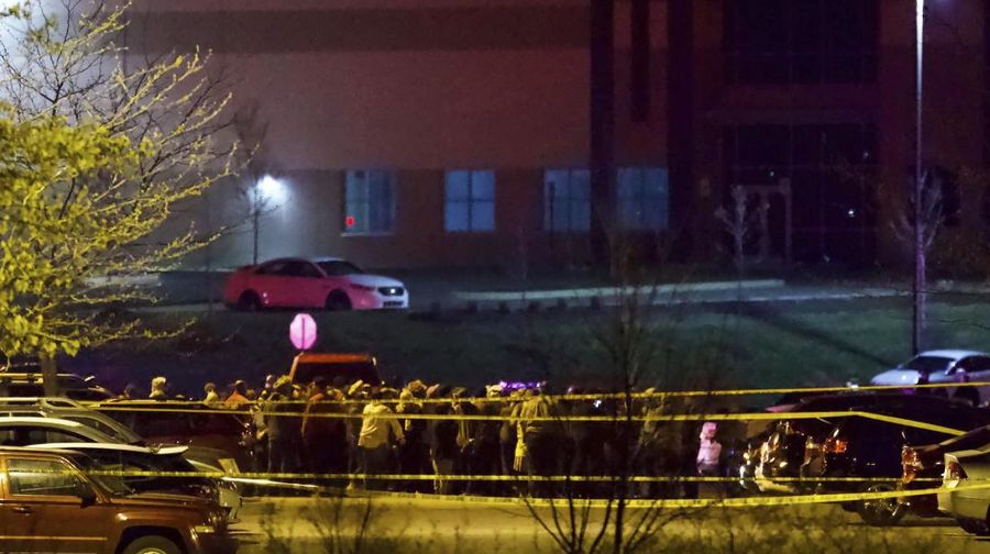 Suasana penembakan massal di fasilitas FedEx di Indianapolis. AP/