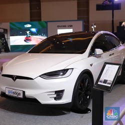 Tesla Tarik Ratusan Ribu Unit Mobil Listrik dari China