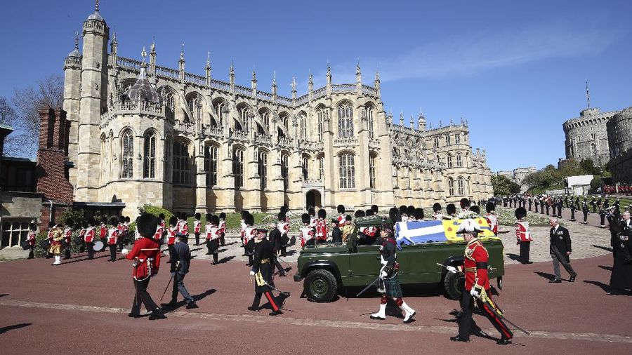 The coffin slowly makes its way in a ceremonial procession during the funeral of Britain's Prince Philip inside Windsor Castle in Windsor, England, Saturday, April 17, 2021. (Gareth Fuller/Pool via AP)