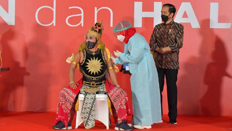 Jokowi Tinjau Vaksinasi Seniman dan Budayawan, Galeri Nasional Indonesia (Biro Pers Presiden RI)