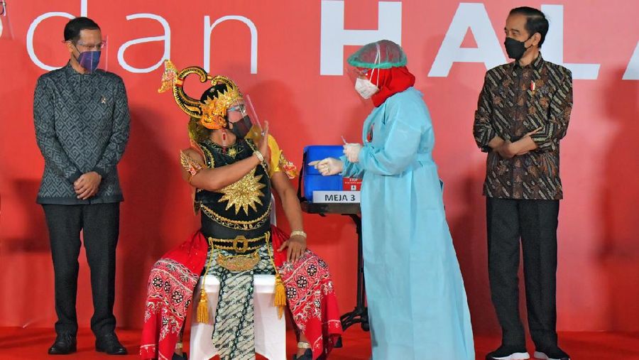 Jokowi Tinjau Vaksinasi Seniman dan Budayawan, Galeri Nasional Indonesia (Biro Pers Presiden RI)