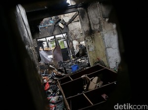 Video: Rumah Terbakar, Warga Minta Pabrik Lilin di Jakbar Ganti Rugi Rp 500 Juta