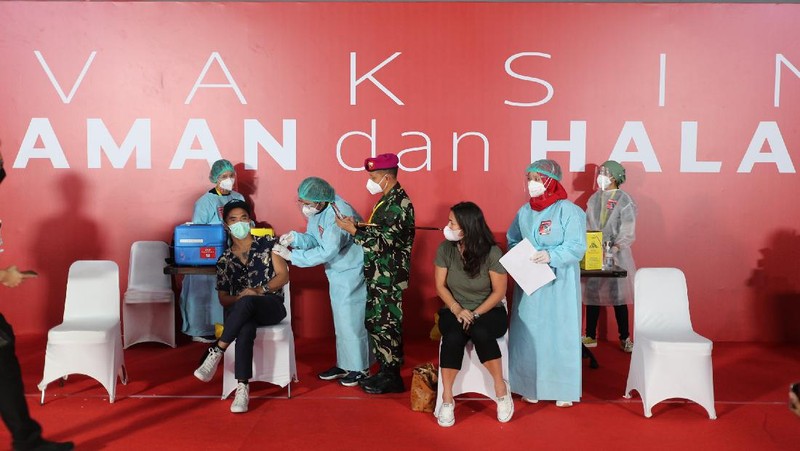 Jokowi Tinjau Vaksinasi Seniman dan Budayawan, Galeri Nasional Indonesia (Youtube BPMI)