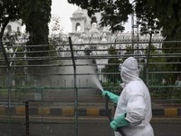 Mutasi Ganda & Meroketnya Covid, RI Larang India Masuk?