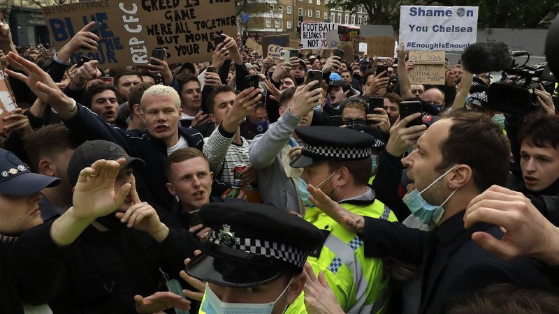 Chelsea fans protest outside Stamford Bridge stadium in London, against Chelsea's decision to be included amongst the clubs attempting to form a new European Super League, Tuesday, April 20, 2021. Reaction to the proposals from 12 clubs to rip up European soccer by forming a breakaway Super League has ranged from anger and condemnation to humor and sarcasm. (AP Photo/Matt Dunham)