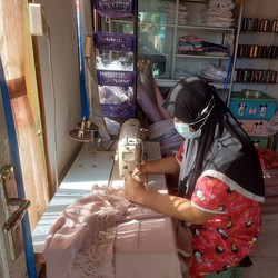 Cerita Perempuan RI Kenalkan Mukena Bukit ke Negeri Jiran
