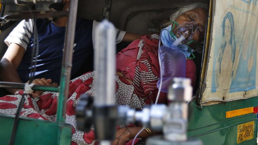 Patients use oxygen cylinders in hospital after a leakage in the oxygen plant in Nashik, in the Indian state of Maharashtra, Wednesday, April 21, 2021. A local administrator in western India says 22 patients have died in a hospital when their oxygen supply was interrupted by a leakage in a supply tank. The official says the oxygen supply has since been resumed to other patients. (AP Photo)