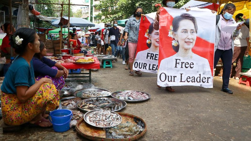 An anti-coup protester flashes the three-finger salute during a demonstration at Yangon, Myanmar on Wednesday, April 21, 2021. Aid workers and activists are warning Myanmar's political upheavals risk causing a regional refugee crisis as the strife following a February coup displaces growing numbers of people who have lost their livelihoods. (AP Photo)