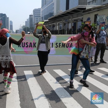 Hari Bumi Dunia, Para Pemuda Kritisi Iklim dengan Berjoget