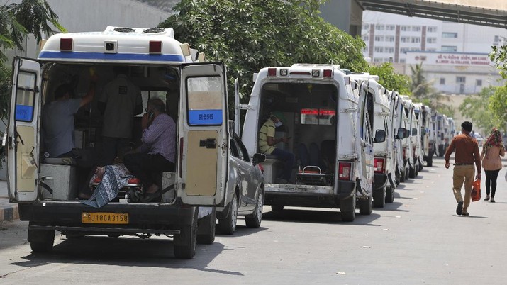 Ambulances carrying COVID-19 patients line up waiting for their turn to be attended at a dedicated COVID-19 government hospital in Ahmedabad, India, Thursday, April 22, 2021. India reported a global record of more than 314,000 new infections Thursday as a grim coronavirus surge in the world's second-most populous country sends more and more sick people into a fragile health care system critically short of hospital beds and oxygen. (AP Photo/Ajit Solanki)