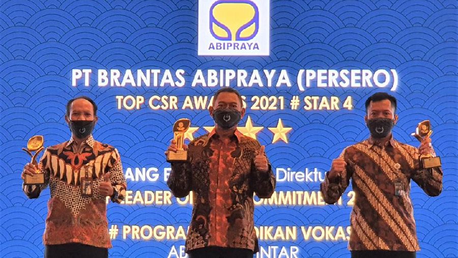 Brantas Abipraya Borong Tiga Penghargaan di Top CSR Awards. (dok. Brantas Abipraya)
