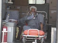 Merananya India: Covid Meledak, Oksigen Tipis & RS Terbakar