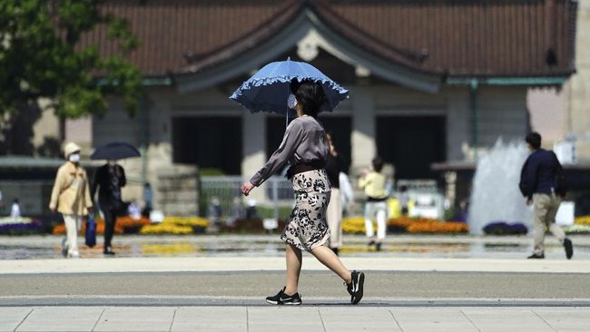 Japan declares Tokyo state of emergency, alcohol is prohibited