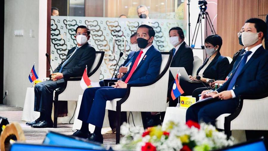 Para pemimpin hingga perwakilan negara-negara ASEAN tengah mengikuti jalannya ASEAN Leaders' Meeting (ALM) yang digelar di gedung Sekretariat ASEAN, Jakarta, pada Sabtu, 24 April 2021. (Dok: Biro Pers Sekretariat Presiden)