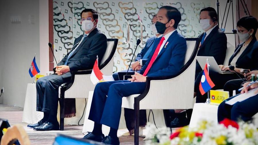 Para pemimpin hingga perwakilan negara-negara ASEAN tengah mengikuti jalannya ASEAN Leaders' Meeting (ALM) yang digelar di gedung Sekretariat ASEAN, Jakarta, pada Sabtu, 24 April 2021. (Dok: Biro Pers Sekretariat Presiden)