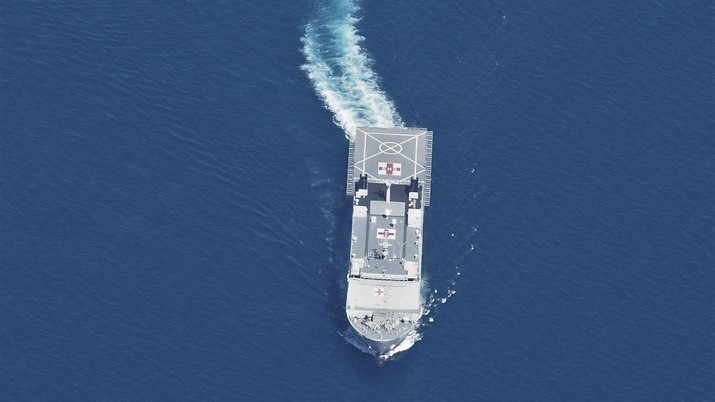 Patroli maritim pencarian kapal selam KRI Nanggala yang hilang saat mengikuti latihan di Rabu di perairan Pulau Bali. (AP/Eric Ireng) Patroli maritim pencarian kapal selam KRI Nanggala yang hilang saat mengikuti latihan di Rabu di perairan Pulau Bali. (AP/Eric Ireng)