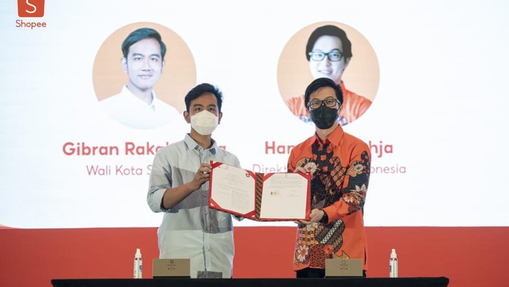 Pemerintah Kota Solo bersama dengan Shopee Indonesia menandatangani kesepakatan guna mengembangkan potensi dan mencetak usaha mikro, kecil dan menengah (UMKM) yang siap menembus pasar ekspor. Ist Pemerintah Kota Solo bersama dengan Shopee Indonesia menandatangani kesepakatan guna mengembangkan potensi dan mencetak usaha mikro, kecil dan menengah (UMKM) yang siap menembus pasar ekspor. Ist