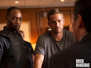 Sinopsis Film Brick Mansions, Polisi-Penduduk Lokal Lawan Geng Penguasa