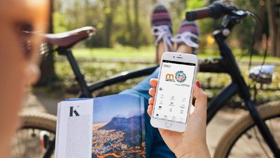 ilustrasi transaksi digital lewat smartphone