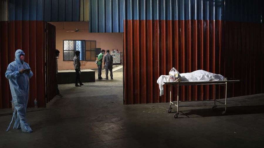 A body of a COVID 19 victim waits to be cremated in New Delhi, India, Monday, April 19, 2021. New Delhi has imposed a weeklong lockdown to prevent the collapse of the Indian capital's health system amid an explosive surge in coronavirus cases. Authorities said Monday that hospitals have been pushed to their limit. India now has reported more than 15 million coronavirus infections, a total second only to the United States. (AP Photo/Manish Swarup)
