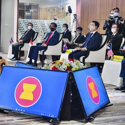 Para Menteri Luar Negeri ASEAN Kumpul di China, Ada Apa?
