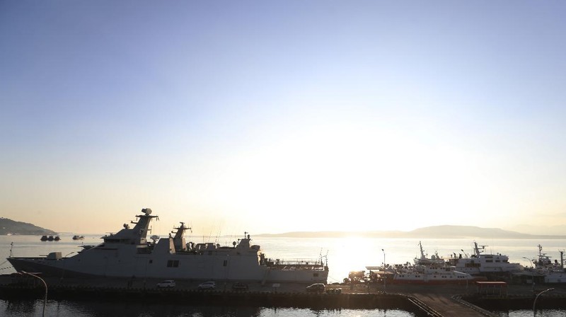 An Indonesian navy patrol ship returns after a search operation for submarine KRI Nanggala that went missing while participating in a training exercise on Wednesday, off Banyuwangi, East Java, Indonesia Sunday, April 25, 2021. Indonesia’s navy on Saturday declared its missing submarine had sunk and cracked open after finding items from the vessel over the past two days, apparently ending hope of finding any of the 53 crew members alive. (AP Photo/Achmad Ibrahim)