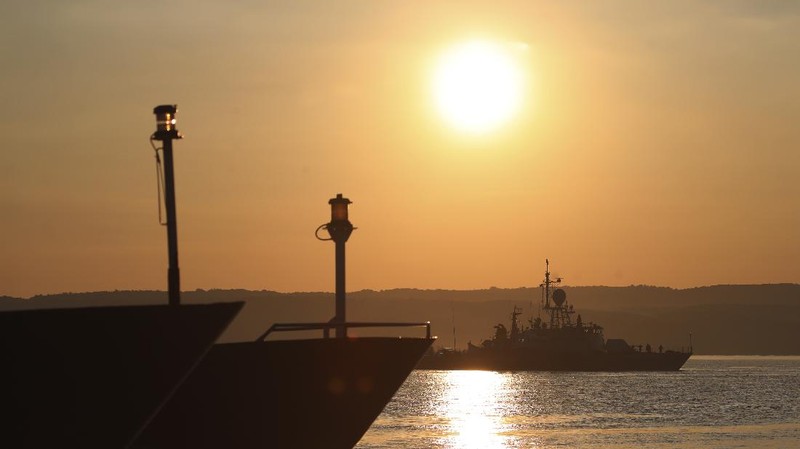 An Indonesian navy patrol ship returns after a search operation for submarine KRI Nanggala that went missing while participating in a training exercise on Wednesday, off Banyuwangi, East Java, Indonesia Sunday, April 25, 2021. Indonesia’s navy on Saturday declared its missing submarine had sunk and cracked open after finding items from the vessel over the past two days, apparently ending hope of finding any of the 53 crew members alive. (AP Photo/Achmad Ibrahim)