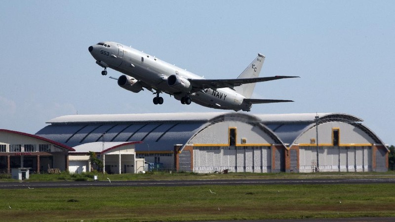 A U.S. Navy's P-8 Poseidon is parked on the tarmac at Ngurah Rai International Airport as seen from the window of Indonesian Navy's maritime patrol aircraft of 800 Air Squadron of the 2nd Air Wing of Naval Aviation Center (PUSPENERBAL), in Bali, Indonesia, Saturday, April 24, 2021. The American reconnaissance plane was expected to join the search for Indonesian navy submarine KRI Nanggala that went missing after its last reported dive Wednesday off the resort island. (AP Photo/Eric Ireng)