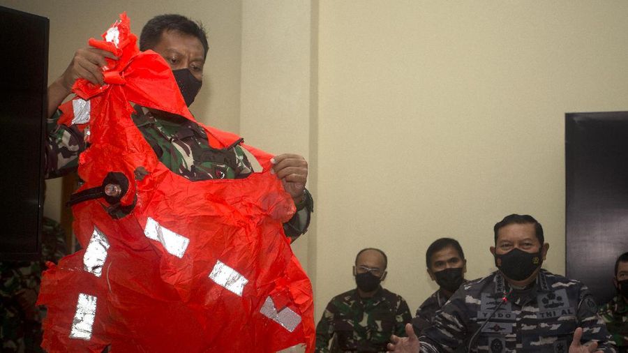 Indonesian Military chief Hadi Tjahjanto, left, shows an image of the Indonesian Navy submarine KRI Nanggala on a screen during a news conference at Ngurah Rai Military Air Base in Bali, Indonesia on Sunday, April 25, 2021. Indonesia’s military on Sunday officially admitted there was no hope of finding survivors from a submarine that sank and broke apart last week with 53 crew members aboard, and that search teams had located the vessel's wreckage on the ocean floor. (AP Photo/Firdia Lisnawati)