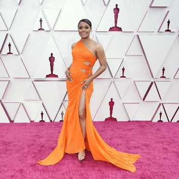 Warna-warni Penampakan Selebriti di Oscar 2021