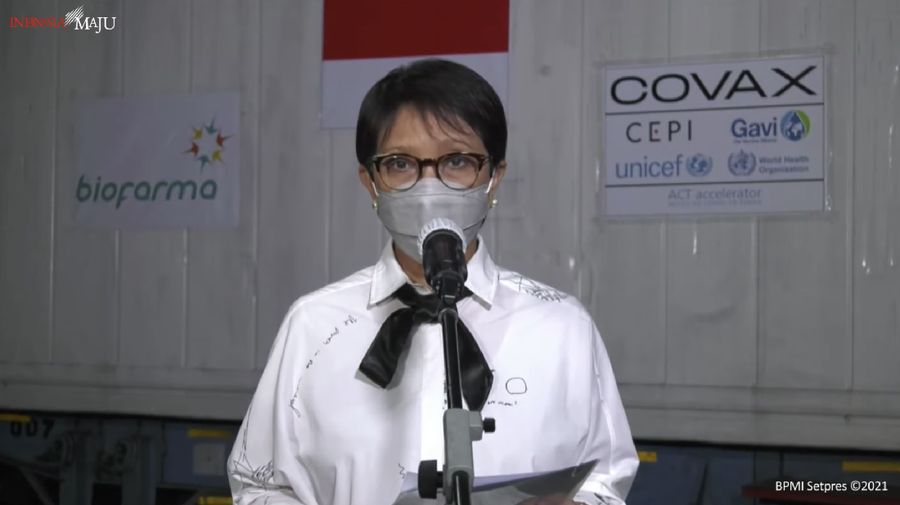 Menteri Luar Negeri Retno Marsudi memberikan keterangan pers mengenai kedatangan vaksin tahap 9. (Tangkapan layar Setpres RI)