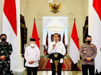 Berapa THR & Gaji ke-13 Jokowi & Ma'ruf Amin? Ini Dia!