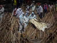 Potret Brutal Pandemi Covid-19 India Hingga Perayaan May Day