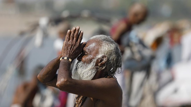 A relative of a person who died of COVID-19 breaks down during cremation in Jammu, India, Sunday, April 25, 2021. India’s crematoriums and burial grounds are being overwhelmed by the devastating new surge of infections tearing through the populous country with terrifying speed, depleting the supply of life-saving oxygen to critical levels and leaving patients to die while waiting in line to see doctors. (AP Photo/Channi Anand)