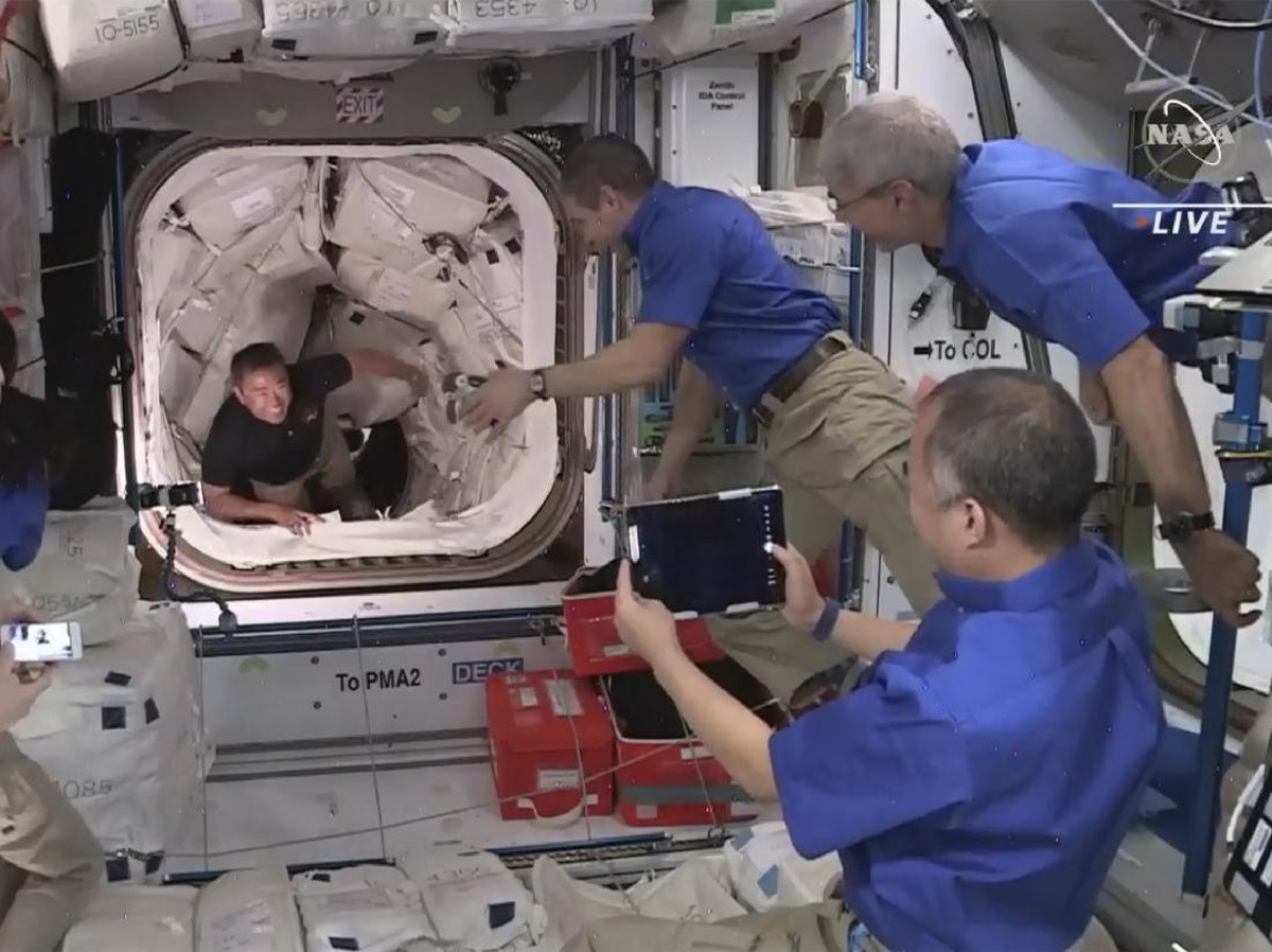 Kisah Seru Kotoran Melayang dalam Misi Apollo 10 di Luar Angkasa