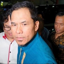 Diduga Baiat Teroris, Pentolan FPI Munarman Ditangkap Densus