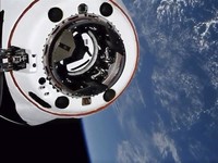 SpaceX Berhasil Bawa Empat Astronaut Amatir ke Luar Angkasa