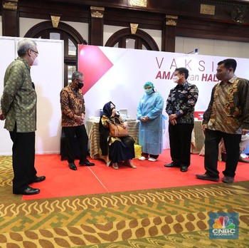 Gaya Wimboh Hingga BGS Cek Vaksinasi IKNB untuk Lansia RI