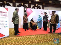 Gaya Wimboh Hingga BGS Cek Vaksinasi IKNB untuk Lansia RI