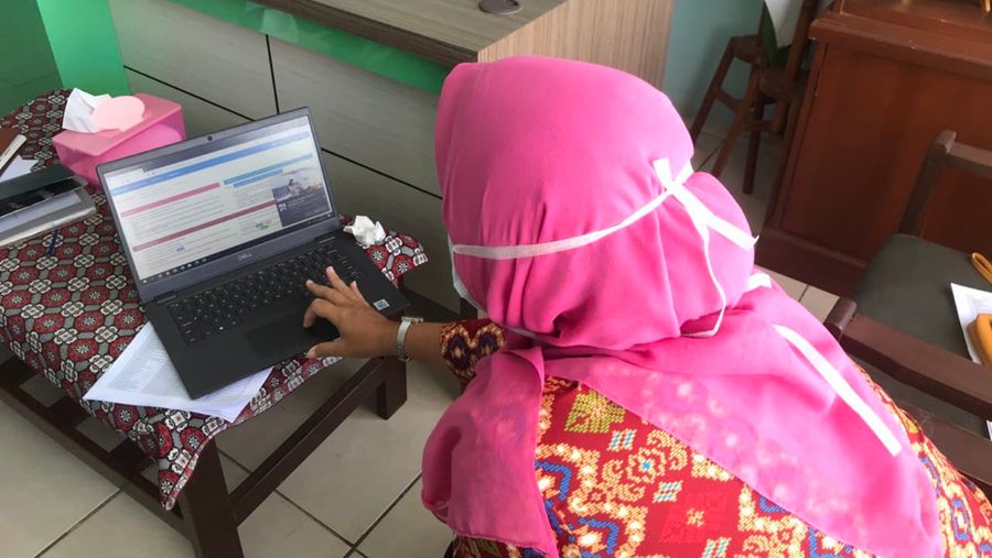 Aplikasi P-Care Vaksinasi BPJS Kesehatan Perlancar Program Vaksinasi Covid-19 di Puskesmas Cineam. (dok. BPJS Kesehatan)